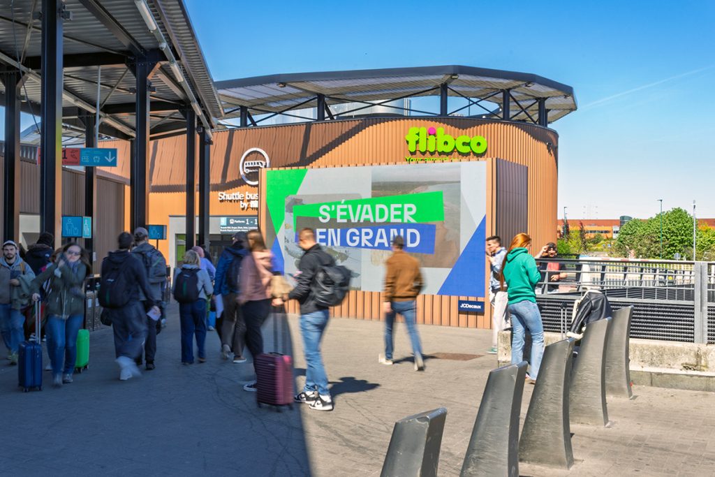 La Campagne sur grand écran à l'aéroport de Charleroi.