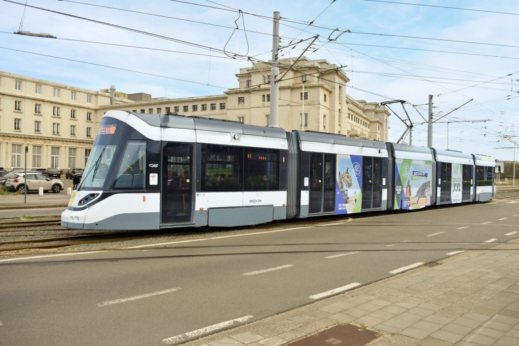 La campagne sur le Tram de la Côte Belge.